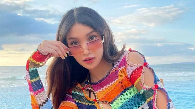 8 Potret Laras Syerinita Selebgram Sahabat Rachel Vennya, Pesonanya Bak Barbie