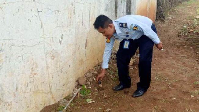 Petugas Temukan Sabu-sabu, Dilempar dari Luar Tembok Lapas Kedungpane