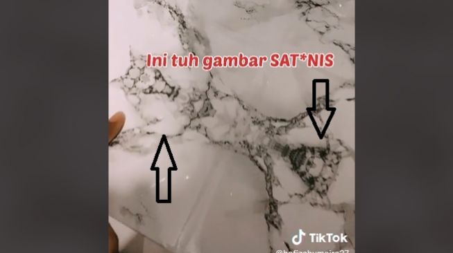 Viral keramik rumah diduga gambar wajah penyembah setan atau satanis. 