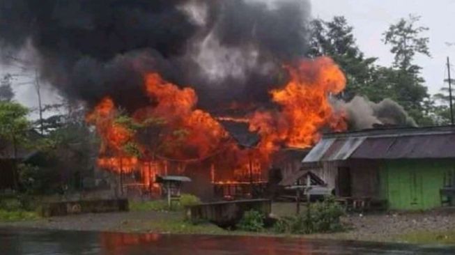 Sekelompok Masyarakat Ngamuk di Papua, Hotel Tertua di Yahukimo Dibakar