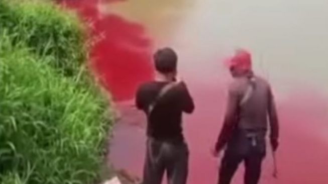 Kali Cisadane Tercemar Limbah Berwarna Merah, Lokasi di Perbatasan Cisauk dan Serpong