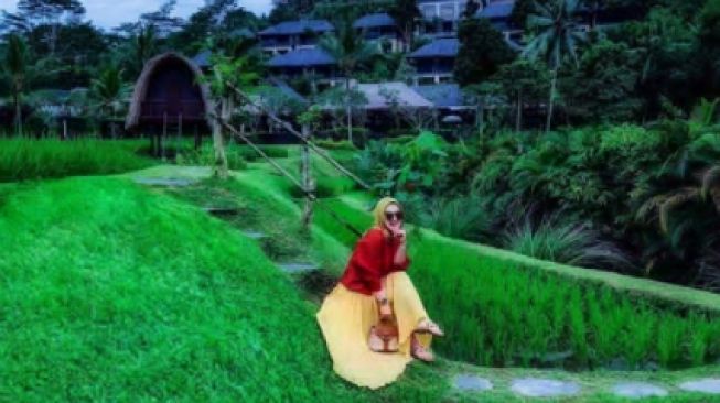 Potret liburan Syahrini di Bali. [Instagram/princessyahrini]