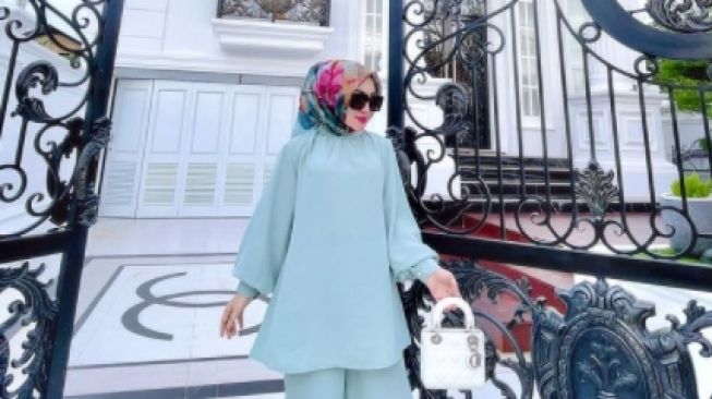 Potret Shella Saukia Crazy Rich Aceh. [Instagram/shellasaukiaofficial]