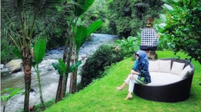 Potret liburan Syahrini di Bali. [Instagram/princessyahrini]