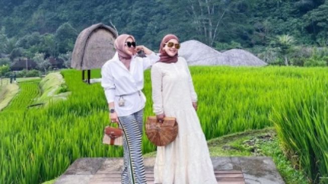 Potret liburan Syahrini di Bali. [Instagram/princessyahrini]