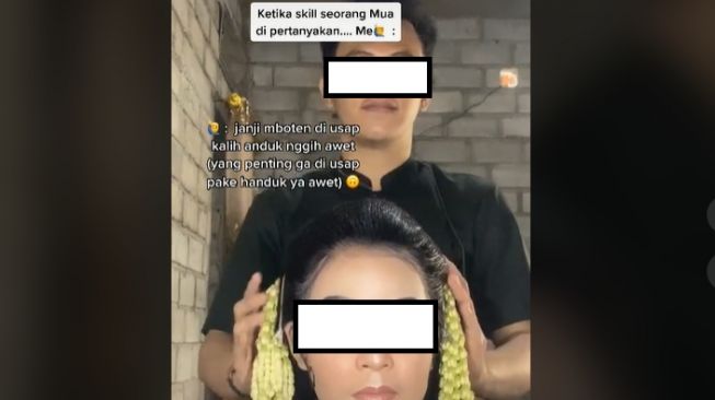 Aksi MUA jawab pertanyaan emak-emak saat merias (tiktok)