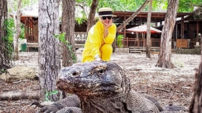 Potret liburan Syahrini di Bali. [Instagram/princessyahrini]