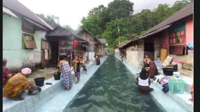 Ternyata Ada di Pulau Seram, Sungai Desa ini Sudah Dikeramik