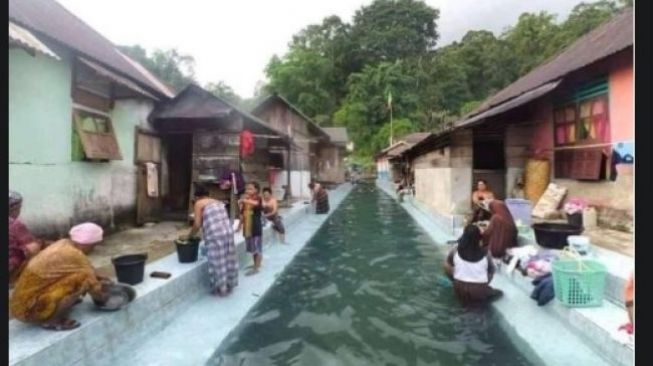 Ada Foto Sungai Keramik, Warganet: Cara Ngeramiknya Gimana?