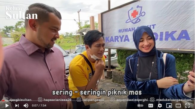  Momen Annisa Trihapsari Syuting Bareng Suami dan Mantan Suami. [Youtube/Keluarga Sultan]