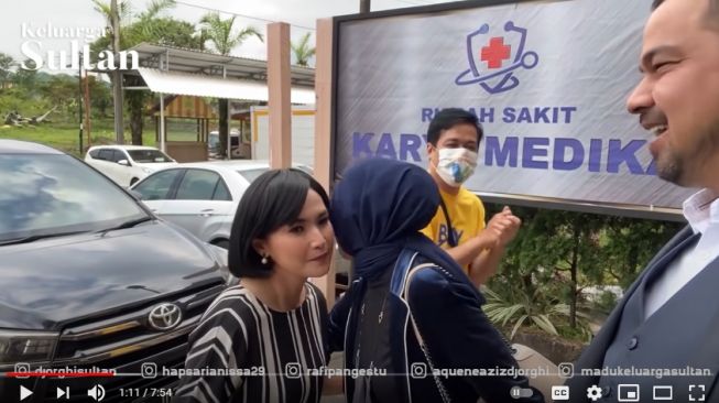  Momen Annisa Trihapsari Syuting Bareng Suami dan Mantan Suami. [Youtube/Keluarga Sultan]