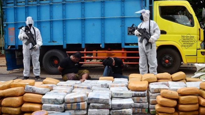 Polres Jakbar Amankan Truk Angkut 279 Kg Ganja, Siap Diedarkan di Jabodetabek