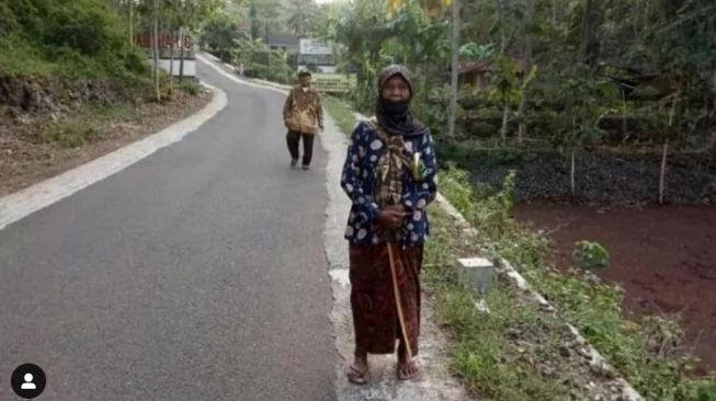 Viral Kakek-Nenek Wonogiri Jalan Kaki demi Vaksin, Ternyata Ini Lho Alasan Sesungguhnya