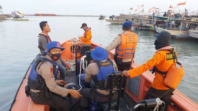 Nelayan Hilang Tercebur ke Laut Labuhan Maringgai, Pencarian Dilanjutkan Besok