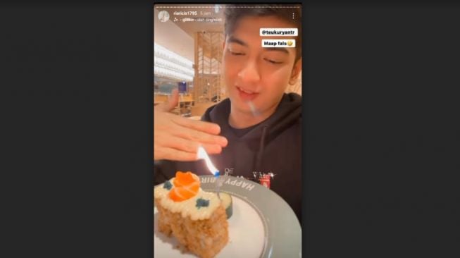 Momen Ria Ricis Kasih Suprise Ultah Ke Teuku Ryan. [Instagram/teukuryantr/riaricis1795]