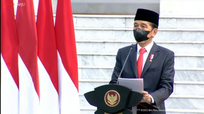 Presiden Jokowi saat berpidato di HUT TNI ke 76 di Istana Merdeka, Selasa (4/10/2021). (Tangkapan layar/Youtube Sekretariat Presiden)