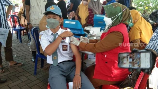 Siswa di Gowa Disuntik Vaksin Covid-19 Sebelum Pembelajaran Tatap Muka