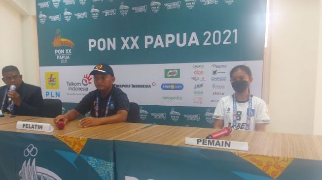 Sepak Bola Putri PON Papua: Tidak Puas, Pelatih Bangka Belitung Kritik Kepemimpinan Wasit