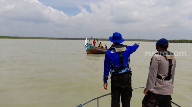 Tak Henti Menangis, Penantian Istri Nelayan yang Hilang di Perairan Labuhan Maringgai