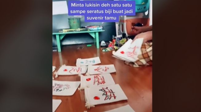 Ayah buat sendiri suvenir pernikahan anak (tiktok)