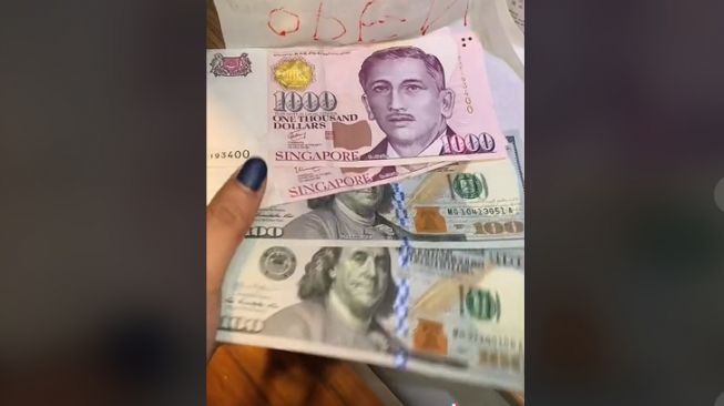 Wanita ditinggali dolar oleh pasangan (tiktok)