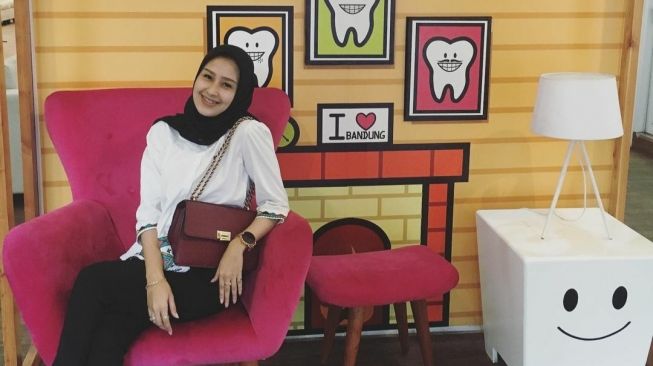 Bobotoh cantik, Anne Moerdiany. [Istimewa]