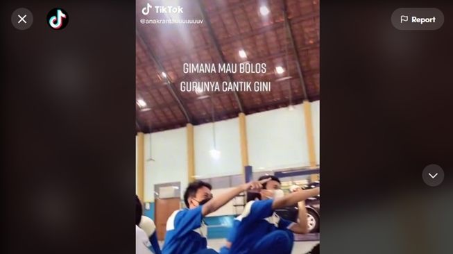 Viral guru STM cantiknya kelewatan bikin betah sekolah. (TikTok/@anakrantauuuuuuuv)