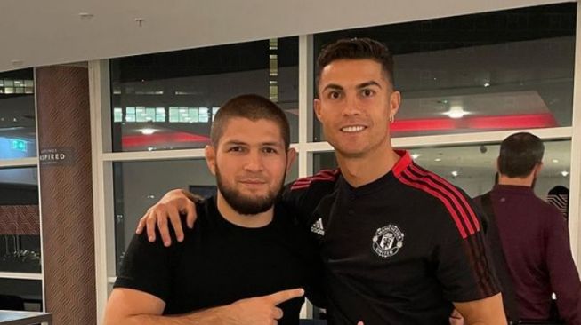 Tak Ada Takutnya, Cristiano Ronaldo Coba Banting Khabib Nurmagomedov