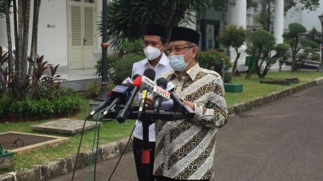 Ketum PBNU Said Aqil Siradj temui Presiden Jokowi di Istana Negara bahas Muktamar NU di Lampung, Rabu (6/10/2021). [ANTARA]