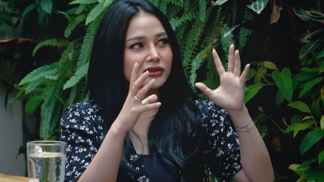 Mutia Ayu ceritakan jadi model majalah dewasa. (Youtube/CurhatBangDennySumargo)