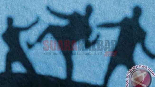 Ngamuk karena Tolak Vaksin! Ratusan Warga Serang hingga Sandera Sebelas Vak