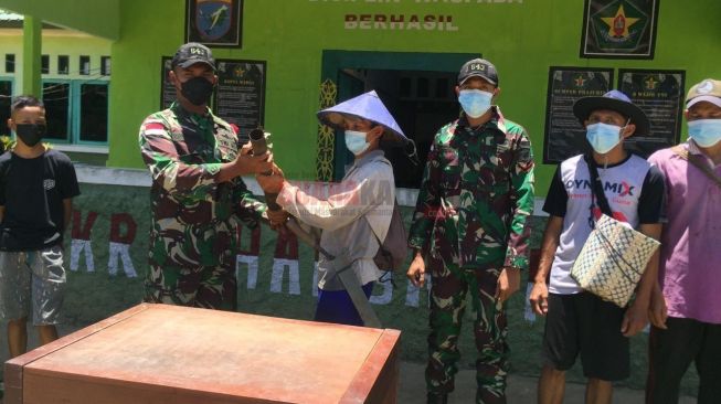 Warga Panga serahkan Senjata Mortir asal Malaysia Sisa Konfrontasi ke Pamta