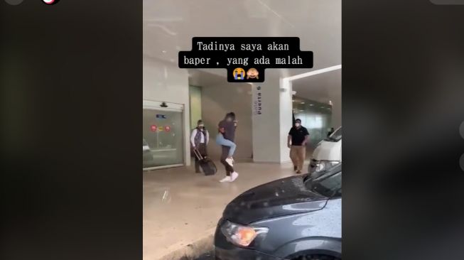 Ditonton 28 Juta Kali, Pertemuan Dua Sejoli ini Gagal Romantis (TikTok)