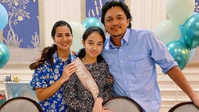 Engku Emran Cuekin Mantan Istri dan Anak di Kondangan, Raut Wajah Putrinya Nyesek!