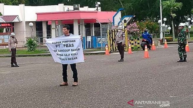 Pria di Lhokseumawe Gelar Demo Tunggal, Ini Tuntutannya