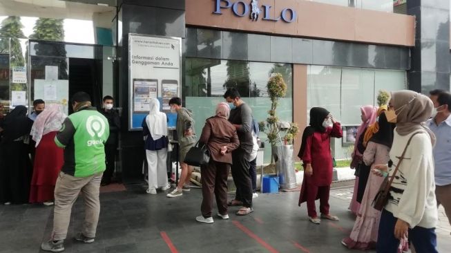 Tak bisa Tunjukkan Sertifikat Vaksin, Raturan Orang Ditolak Masuk Basko Grandmall