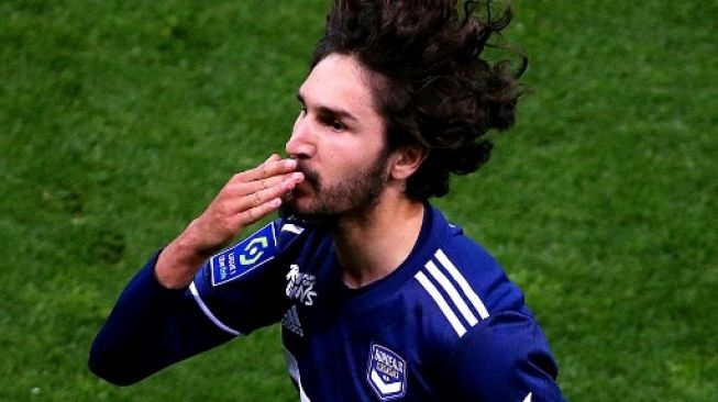 Gelandang Bordeaux Yacine Adli yang dipinjam dari AC Milan, merayakan golnya saat selama pertandingan sepak bola L1 Prancis antara Stade de Reims dan FC Girondins de Bordeaux di Stadion Auguste-Delaune di Reims, Prancis timur pada 23 Mei 2021.FRANCOIS NASCIMBENI / AFP