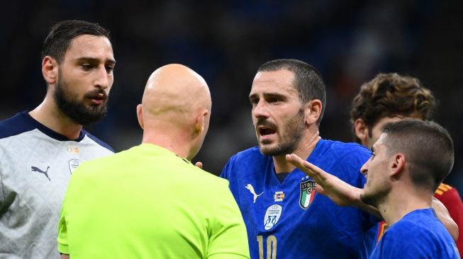 Italia Sudah Hilang Harapan saat Leonardo Bonucci Dikartu Merah