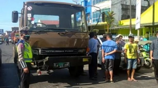 Dua Pemotor Tewas Terseret Fuso Hingga Sepuluh Meter, Sopir Kabur