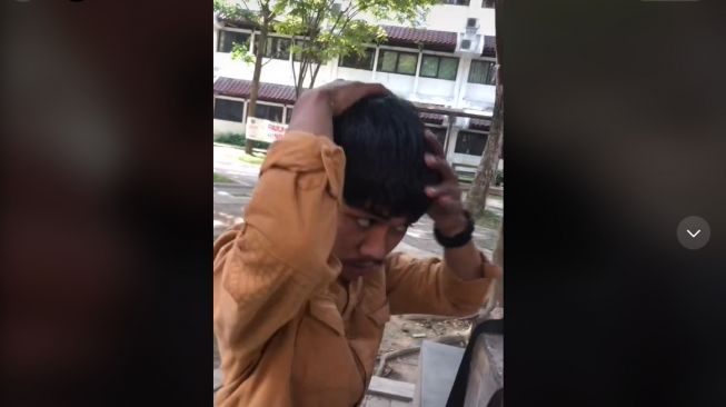 Tutupi Rambut Gondrong Saat ke Kampus, Pria Lakukan Penyamaran (TikTok)