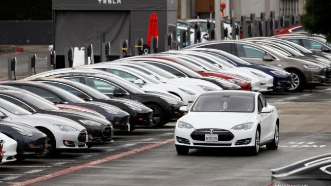 Tesla Pangkas Ratusan Tenaga Kerja yang Menangani Sistem Autopilot