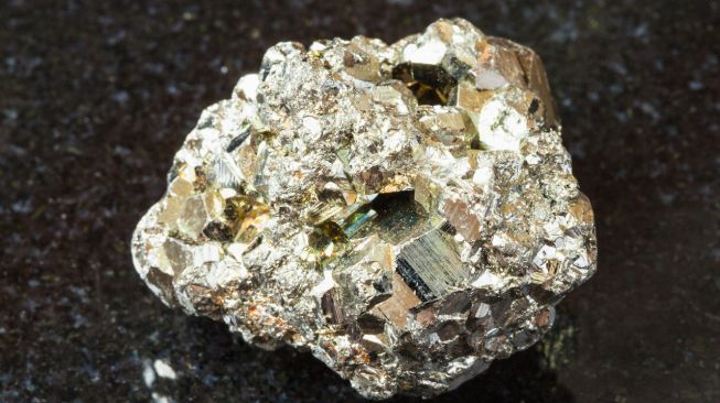 Ragam Manfaat Batu Pyrite atau Batu Pirit dari Sisi Ilmu Feng Shui