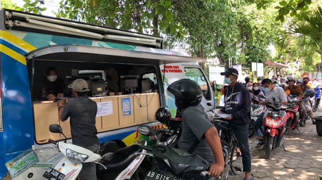 Tumandang KTP-el, Nama Unik Layanan KTP Drive Thru di Yogyakarta