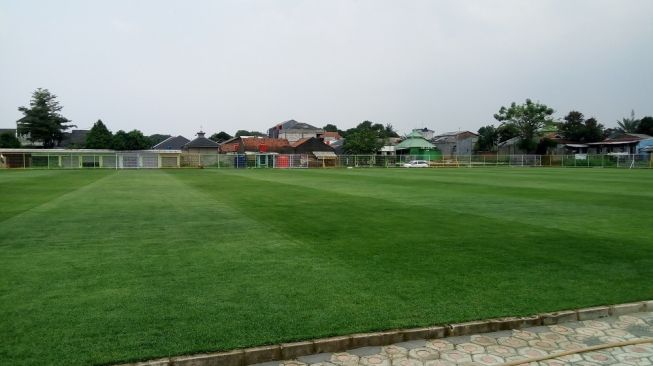 Punya Standar Internasional, Lapangan Sepak Bola Kampung Tambun Pakai Rumput yang Sama GBK