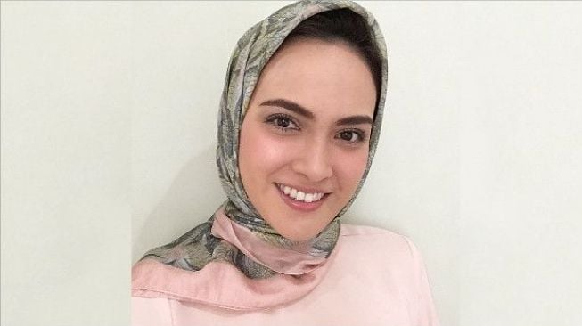 Tuntutan Peran, 5 Artis Non Muslim Ini Cantik Saat Berhijab