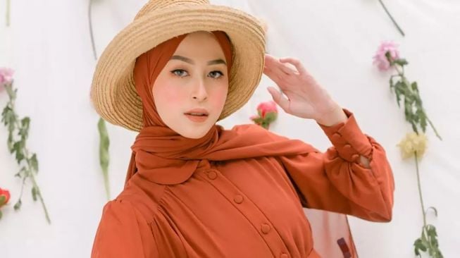 Ainayya Kembangkan Fashion Muslimah dengan Gaya Vintage