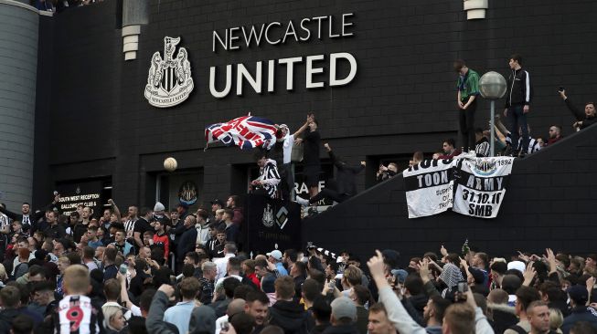 Pendukung Penuhi Stadion St. James'Park Usai Newcastle Resmi Dibeli Pangeran Arab Saudi