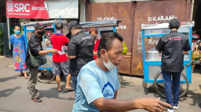 Dukung UMKM, Tukang Bakso dan Pengayuh Becak Dapat Bantuan Relawan Sahabat Ganjar