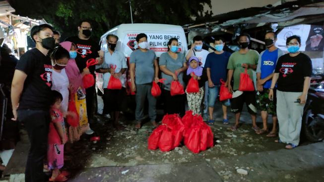 Aksi Peduli, Masyarakat Terdampak Covid-19 Terima Bantuan Sembako