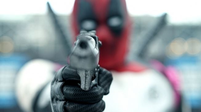 Cosplayer tiba untuk hari pertama New York Comic Con 2021 di Jacob Javits Center, New York, Amerika Serikat, pada (7/10/2021). [TIMOTHY A. CLARY / AFP]